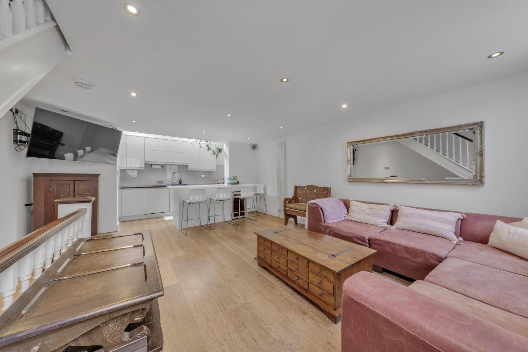 Mews House In Maida Hill With Free Parking Londra